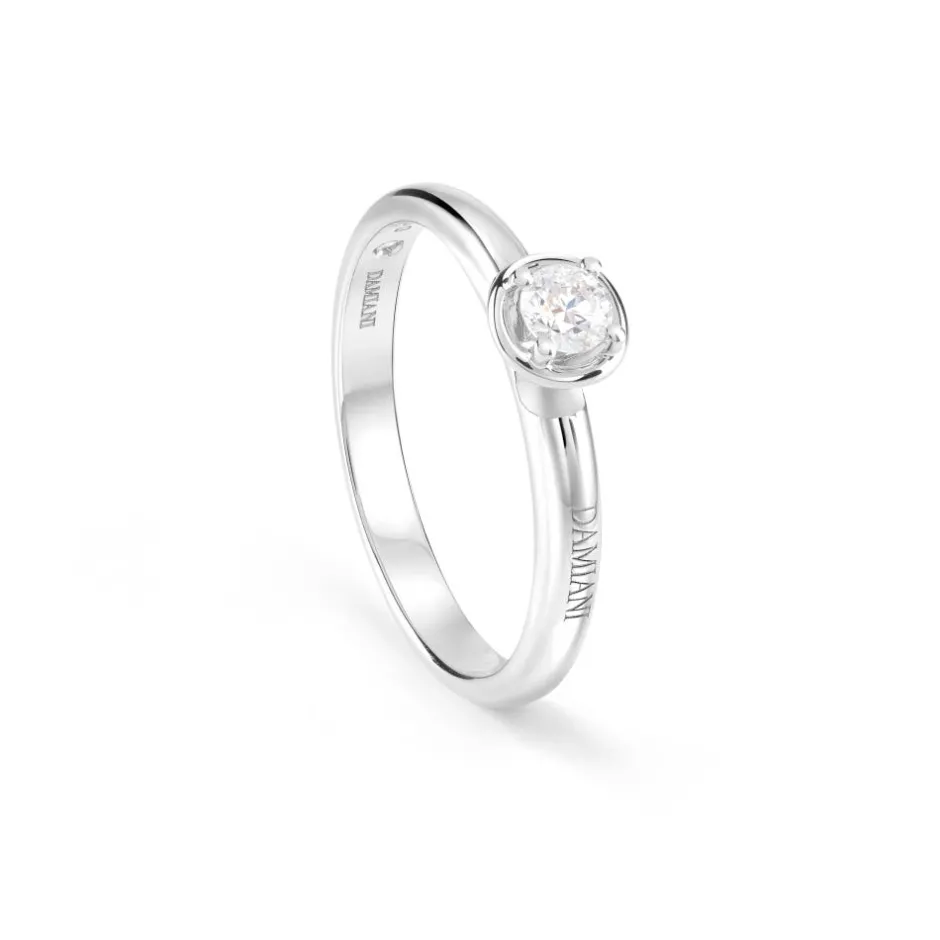 Damiani Anelli Di Fidanzamento | Anelli>Anello di fidanzamento in oro bianco con diamante da 0,15 carati, colore G, purezza VS