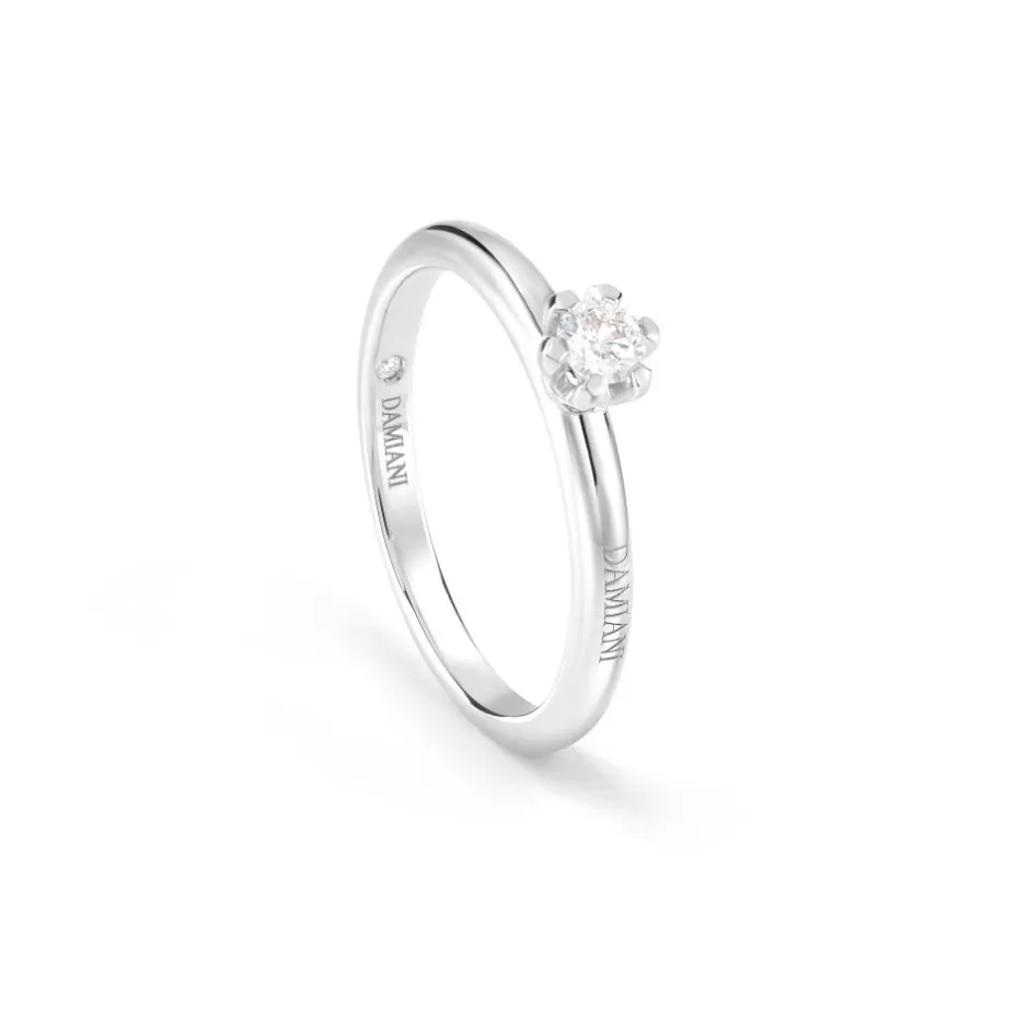 Damiani Anelli Di Fidanzamento | Anelli>Anello di fidanzamento in oro bianco con diamante da 0,15 carati, colore G, purezza VS